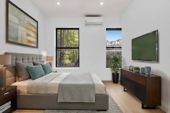 127 E 7th St, Unit 4B in New York, NY - Building Photo - Building Photo