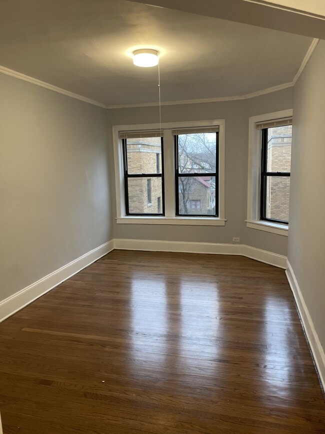 7327 N Honore St, Unit 3B in Chicago, IL - Building Photo - Building Photo