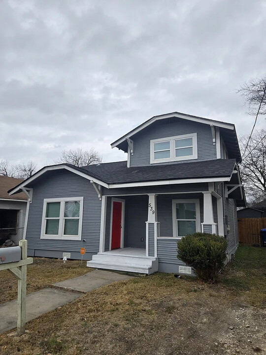 Room in House on Hicks Ave in San Antonio, TX - Building Photo