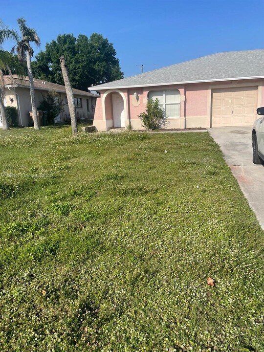1104 SE 24th Ave, Unit 1104 in Cape Coral, FL - Building Photo