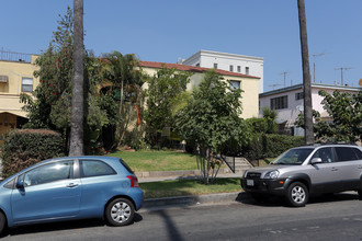 247 N New Hampshire Ave in Los Angeles, CA - Building Photo - Building Photo