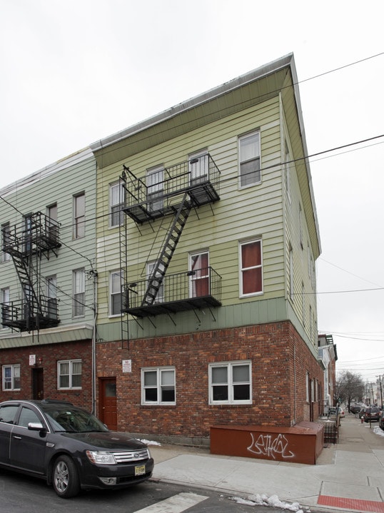 74 Hancock Ave in Jersey City, NJ - Building Photo