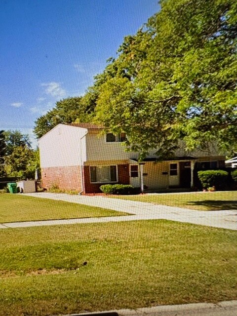 5925 Inkster Rd in Garden City, MI - Foto de edificio