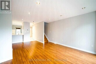 80-80 Strathaven Dr in Mississauga, ON - Building Photo - Building Photo
