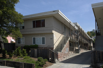 7510 Ney Ave in Oakland, CA - Building Photo - Building Photo