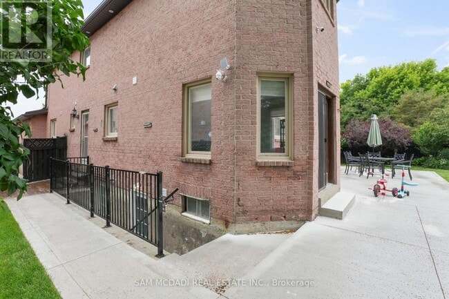 property at 1527 Chiddingstone Cir