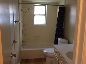 147 Camellia St in Sugar Land, TX - Foto de edificio - Building Photo