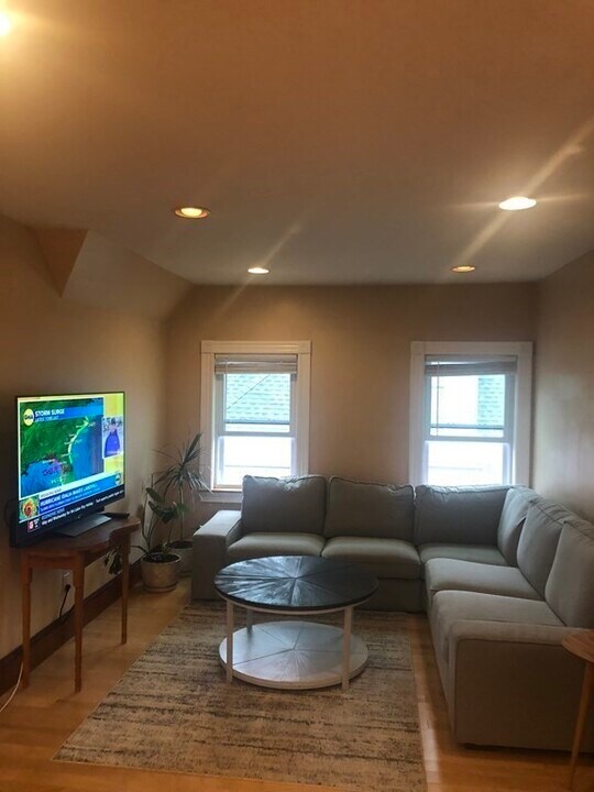 57 Harvest St, Unit #3 in Boston, MA - Foto de edificio
