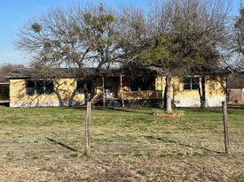 6950 Bridle Bit Trail in Fort Worth, TX - Building Photo