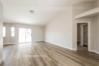 5823 Berry Hill Ln in North Las Vegas, NV - Building Photo - Building Photo