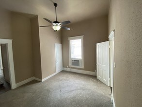 2220 W Broadway St, Unit 2220 in Beaumont, TX - Building Photo - Building Photo