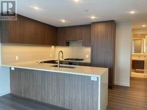 5987-5987 Wilson Ave in Burnaby, BC - Building Photo - Building Photo