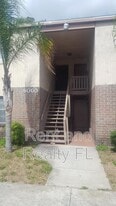 9003 Westchester Cir in Tampa, FL - Building Photo