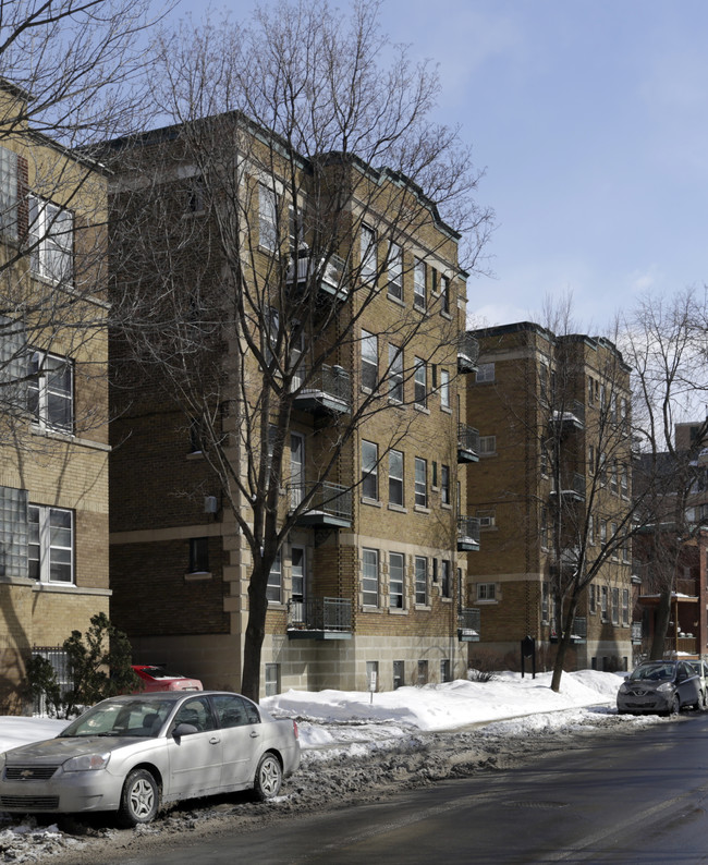 Le Warwick in Westmount, QC - Building Photo - Building Photo