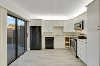 2316 23rd Ln in Palm Beach Gardens, FL - Building Photo - Building Photo