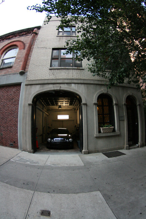 161 E 35th St in New York, NY - Building Photo