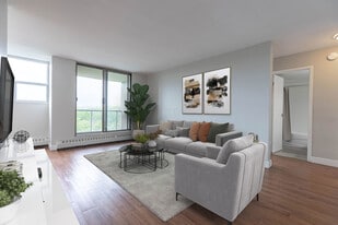 Main Place in Hamilton, ON - Building Photo