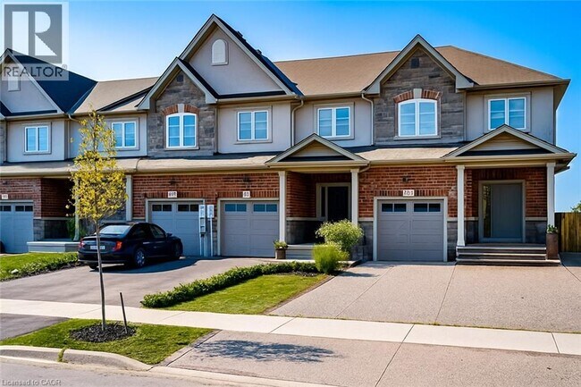 137 Lormont Blvd in Hamilton, ON - Building Photo - Building Photo