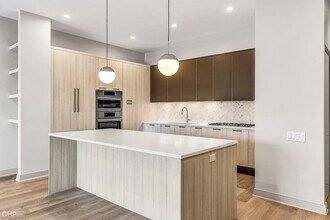 544 N Milwaukee Ave in Chicago, IL - Building Photo - Building Photo