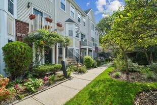 50 Pine St in Montclair, NJ - Building Photo