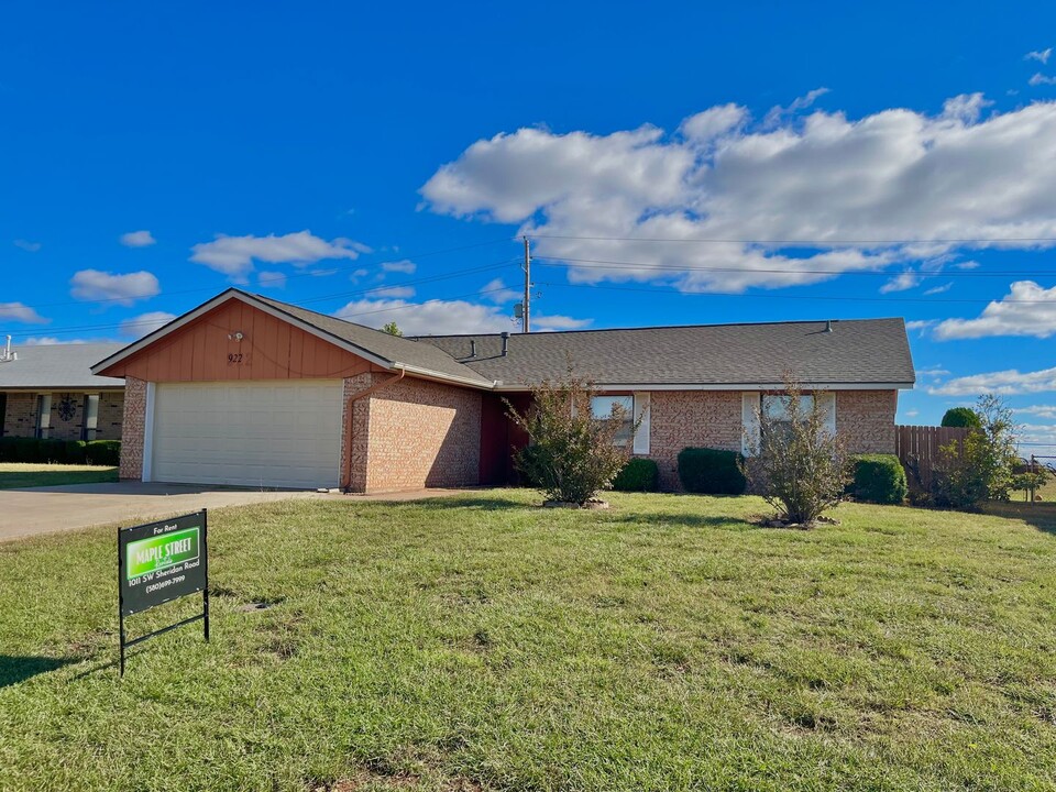 922 SW 60th St in Lawton, OK - Building Photo