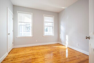 48 Green St, Unit 2 in Boston, MA - Building Photo - Building Photo