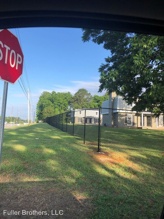 1603 Whisperwood St in Albany, GA - Foto de edificio