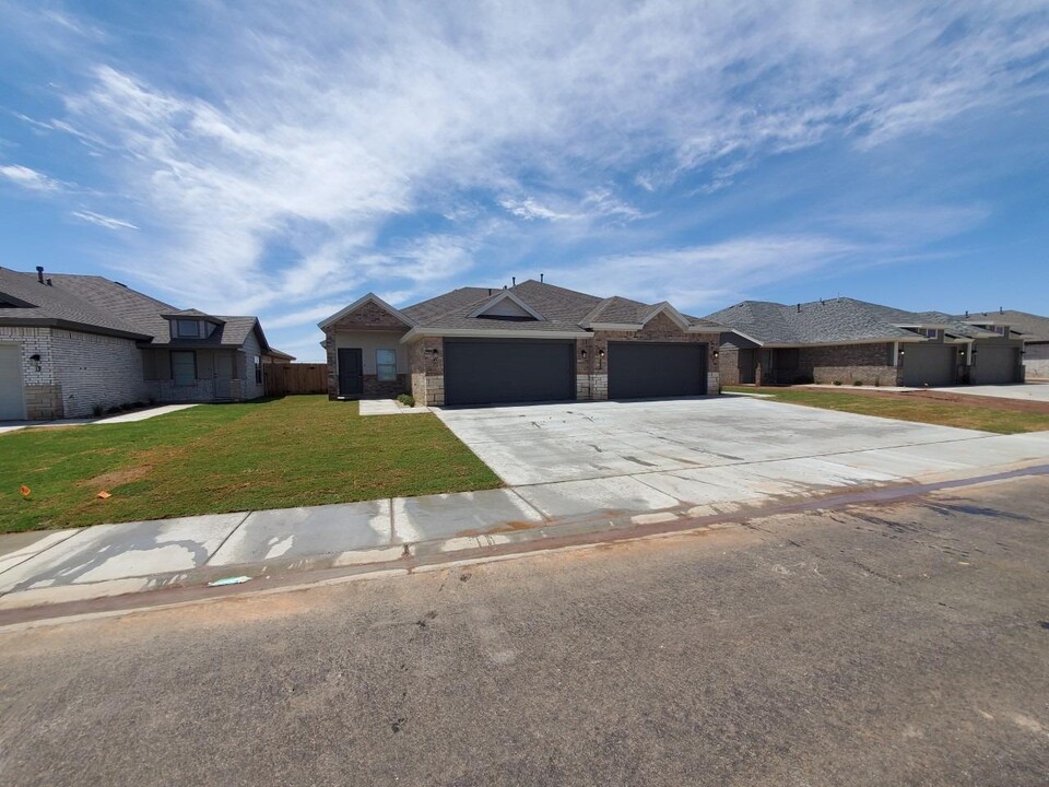 12001 Englewood Ave in Lubbock, TX - Building Photo