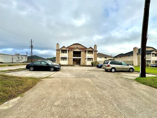 1310 Brenda Ln, Unit B in Humble, TX - Building Photo - Building Photo