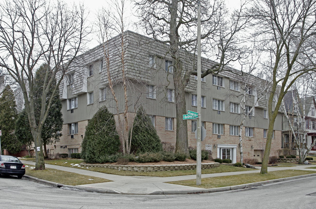 Belleview Terrace Apartments in Milwaukee, WI - Foto de edificio - Building Photo