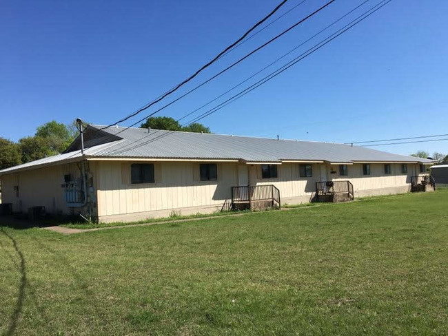 1301 Greenlawn Pky in Blanco, TX - Building Photo - Building Photo