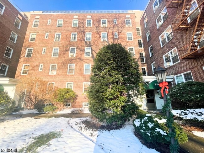 8700 JFK Blvd E in North Bergen, NJ - Building Photo - Building Photo