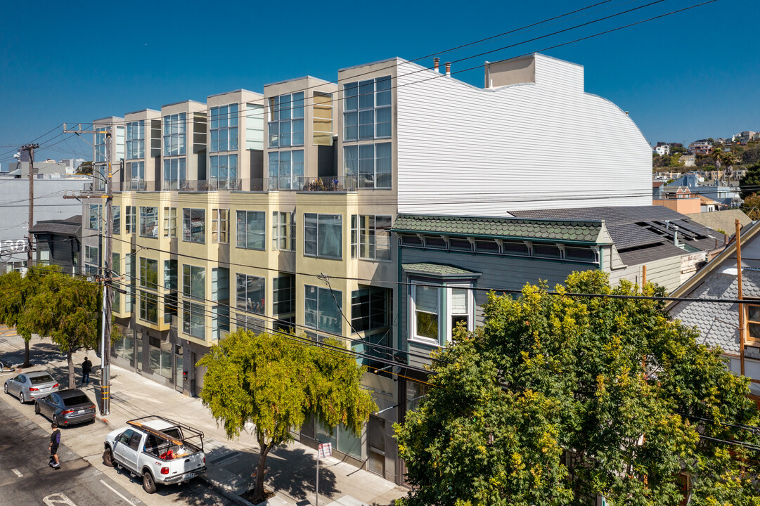 2411 Harrison St in San Francisco, CA - Building Photo