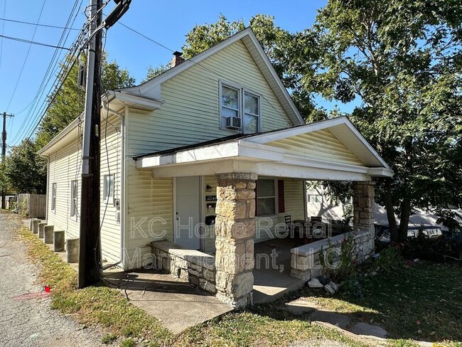 1111 W 44th St in Kansas City, MO - Building Photo - Building Photo