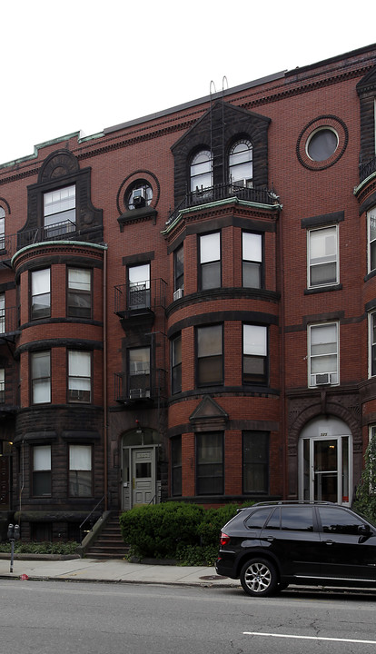 523 Beacon St in Boston, MA - Foto de edificio