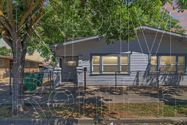 property at 231 E 6th St