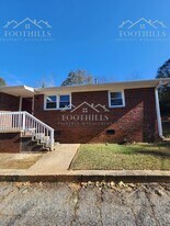 202 Kennemore St in Central, SC - Building Photo