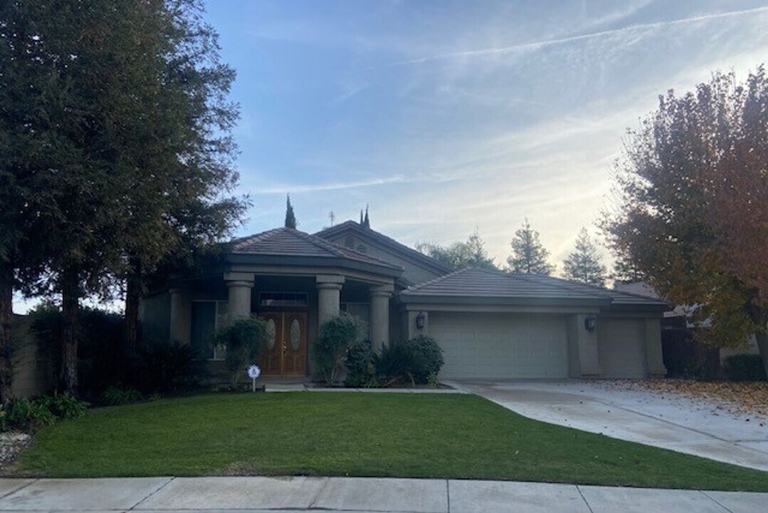 11707 Stonington St in Bakersfield, CA - Building Photo