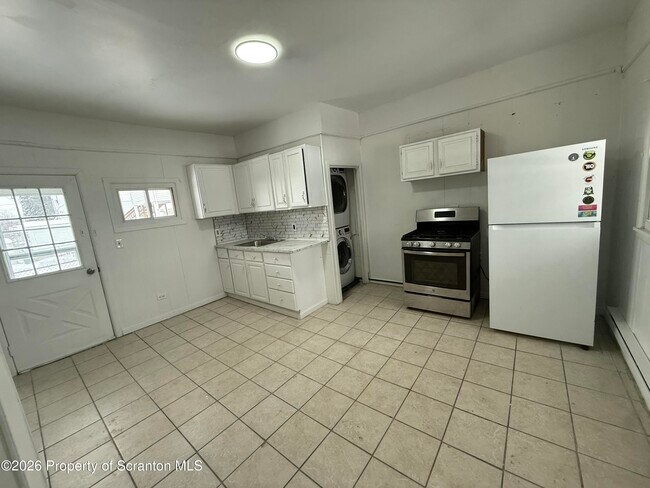 375 Grove St in Scranton, PA - Building Photo - Building Photo