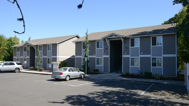 Ash Creek Apartments in Independence, OR - Building Photo - Building Photo