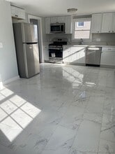 156 Triangle St in Danbury, CT - Building Photo - Building Photo