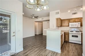 9050 W Warm Springs Rd in Las Vegas, NV - Building Photo - Building Photo