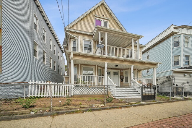 property at 1119 Stratford Ave