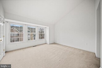 23094 Fontwell Square in Sterling, VA - Building Photo - Building Photo