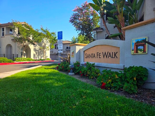 430 Caminito Azul in Vista, CA - Building Photo - Building Photo