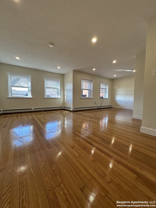 306 Tappan St, Unit 1A in Brookline, MA - Building Photo