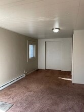 163 E Grant St in Lebanon, OR - Building Photo - Building Photo