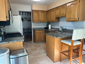 263 Southwick Ct in Vernon Hills, IL - Building Photo - Building Photo