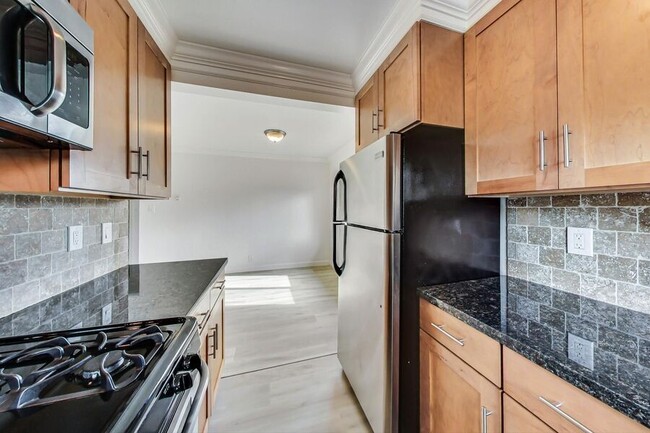1549 San Carlos Ave in San Carlos, CA - Building Photo - Building Photo