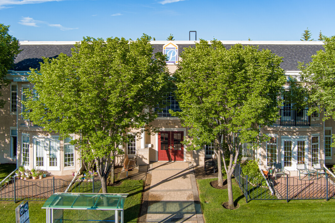 4833 Dalhousie Dr NW in Calgary, AB - Building Photo